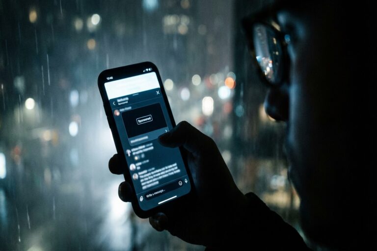 Pubs dans ChatGPT : OpenAI ne veut pas juste ton argent, il veut la peau de Google.