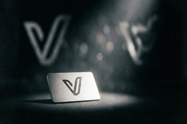 Transcription IA : pourquoi le nouveau Voxtral Transcribe 2 met une claque à OpenAI et Google